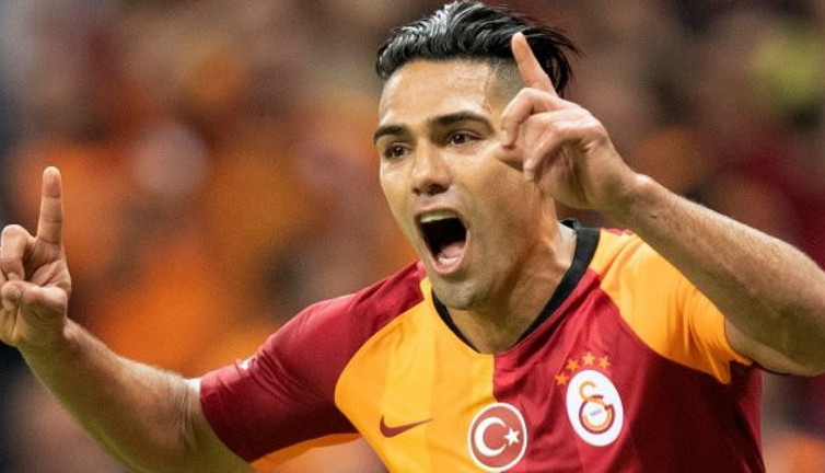 Radamel Falcao yuvadan uçuyor! Rekor teklif
