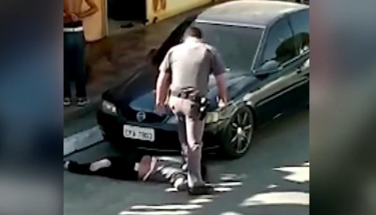 Polis şiddeti kamerada! Mutlak ölümden döndü