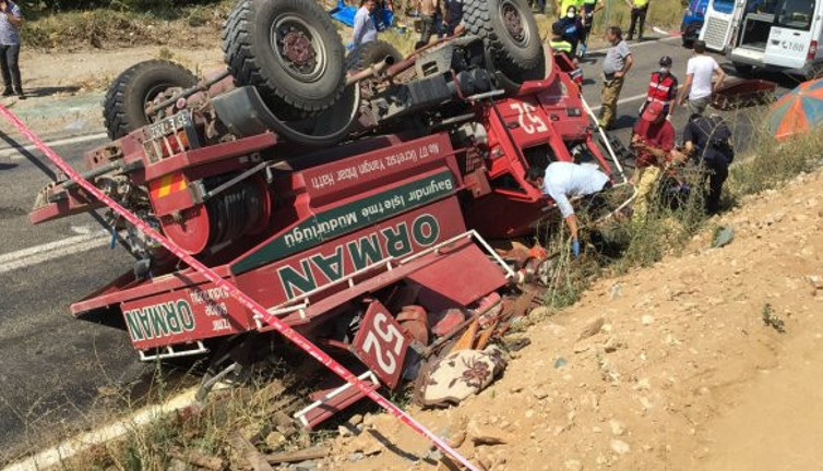 Yangın söndürmeye giderken canlarından oldular