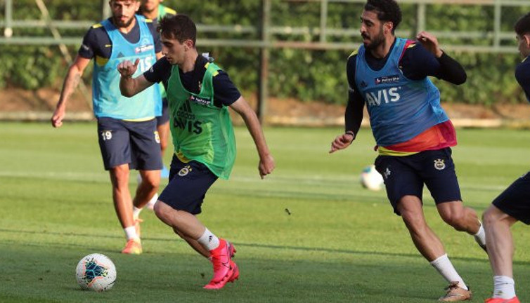 Derbi öncesi Fenerbahçe’de Emre Belözoğlu krizi! Önce Dirar'a yumruk sonra herkese küfür