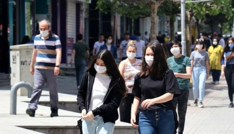 100 bilim insanı önce aşıyı bulma uğruna, gençlere korona bulaştırmayı önerdi