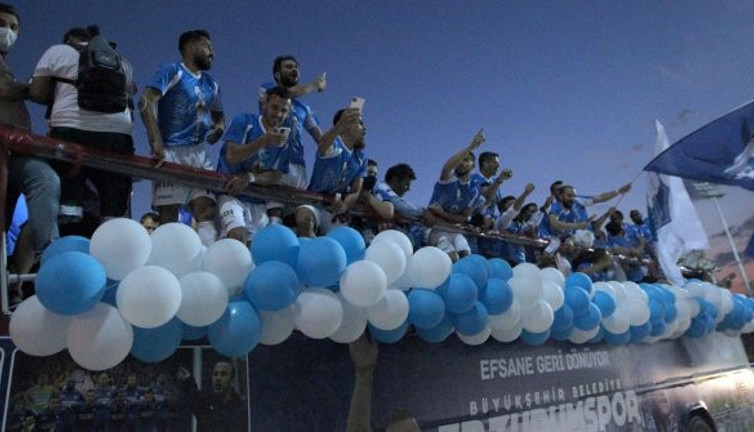 Erzurumspor Süper Lig'e yükseldi