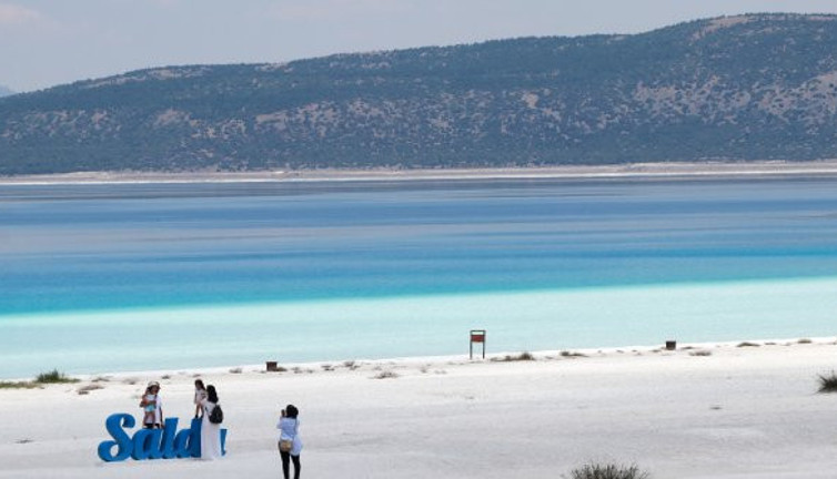 Vali Arslantaş açıkladı: "Salda Gölü'müzün suyu içilebilir"