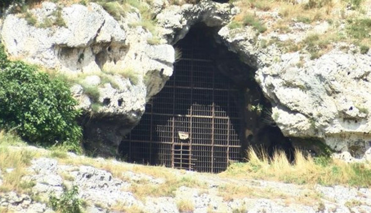 İstanbul'da ilk yerleşim alanıydı, adeta çöplüğe döndü