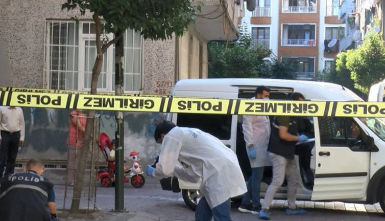 Zeytinburnu'nda silahlı saldırı! 10 yaşındaki çocuk sırtından vuruldu