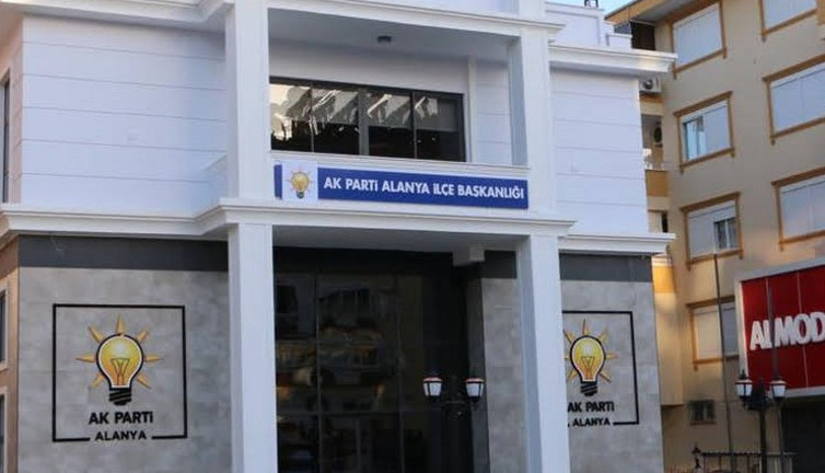 Şok iddia: AKP Alanya ilçe binasında tonlarca kaçak su kullanıldı