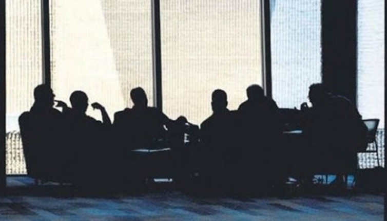 Hem Cumhuriyet gazetesinin hem Sözcü'nün büyük iddiası: "İtirafçı FETÖ'cüler görevde, isim isim liste yayınladılar"