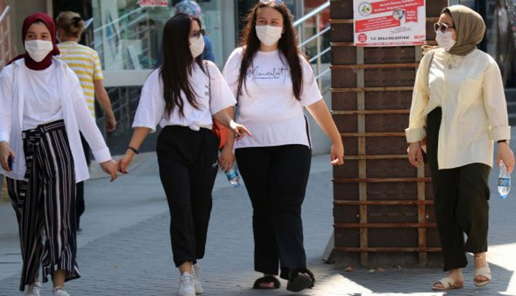 Bolu'da maske takmayan 802 kişiye maske cezası! Para cezaları milyonu buldu