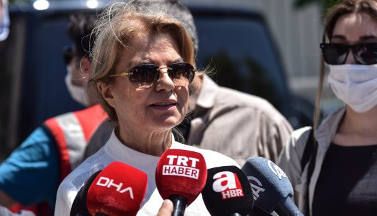 Eski Başbakan Çiller, Ayasofya Camii’nin avlusunda konuştu: "Kadına kalkan eli tutarım"