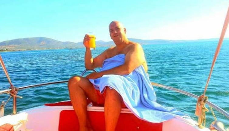 Ölümden 3 saat kulaç atarak kurtuldular