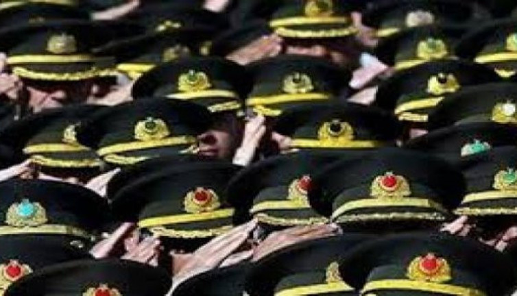 4 general ve 60 albay emekliliğe sevk edildi