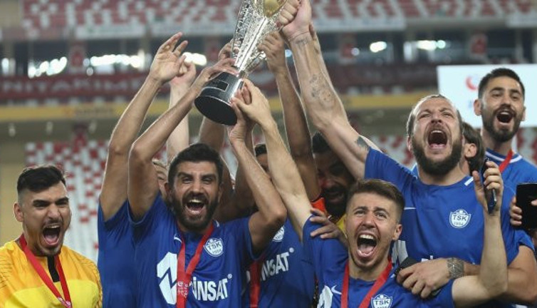Tuzlaspor 1. Lig'e çıktı! Şampiyonluk kupasını aldı