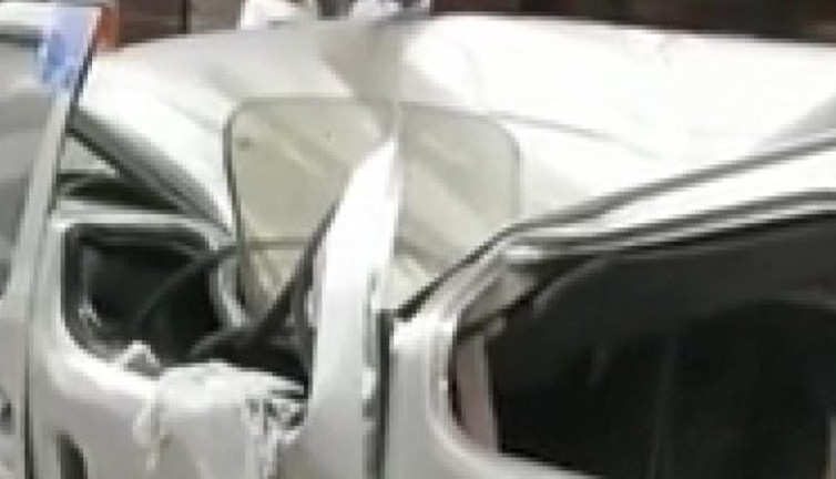 Araç demir yığınına döndü! 8. kattan ölüme atladı ayağa kalktı yürüyüp gitti