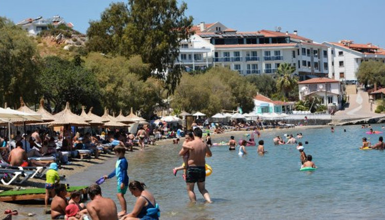 Bayram geldi sosyal mesafe gitti