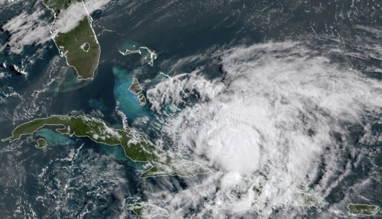 Saatte 130 km hızla kıyıya ilerliyor: Plajlar ve parklar boşaltıldı