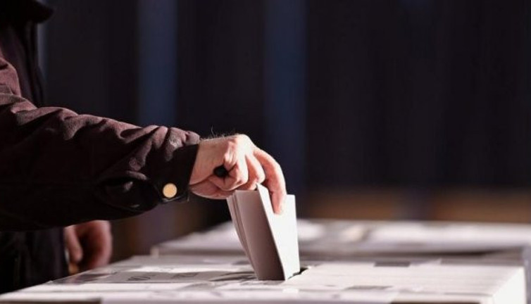 Muhalefet ‘seçmen yaşı 16’ya düşsün’ deyince, Meclis’te kıyamet koptu!