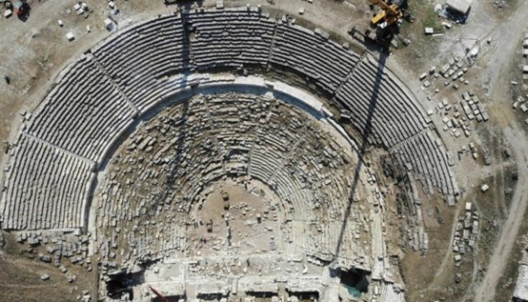Laodikya Antik Kenti'nde bulunan tiyatro bin 600 yıl sonra seyirciyle buluşacak