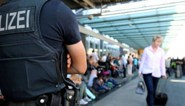 Eşinin kemiklerini bagajda taşırken yakalandı