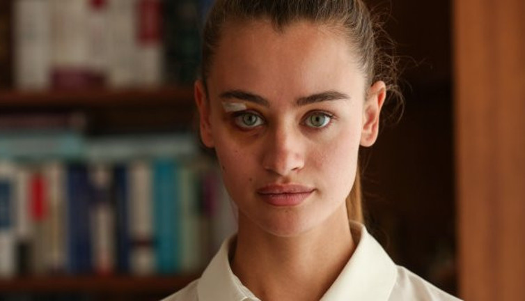 Dayak yiyen ünlü model sessizliğini bozdu! 2 ayrı kişi suratıma yumrukları indirdi