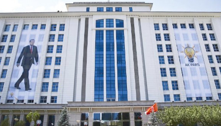 AKP Genel Merkezi 12 ismin istifasını istedi