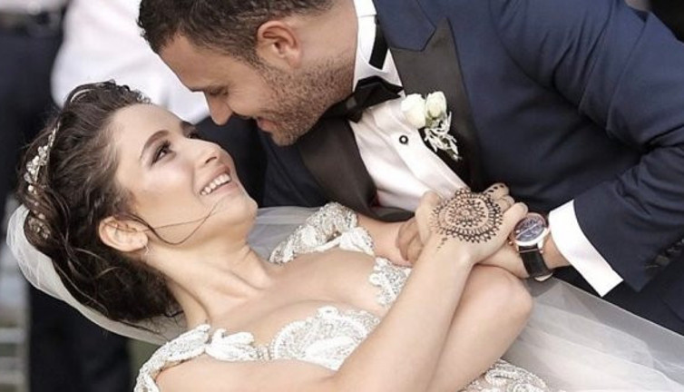 Kırgın Çiçekler'de oynamıştı! Ünlü oyuncu eşinden boşanıyor mu