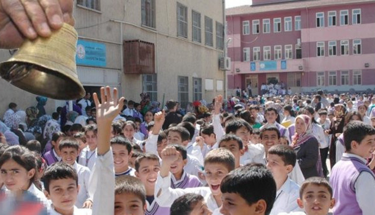 Prof. Dr. Ceyhan'dan kademeli eğitim önerisi: 10 yaşındakiler okula gitsin küçükler 1 ay beklesin