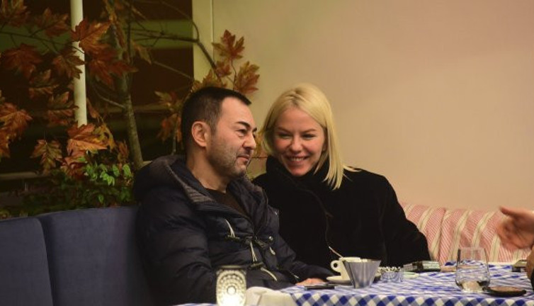 AVM'de çekildi! Serdar Ortaç'ın son fotoğrafına dikkatli bakın