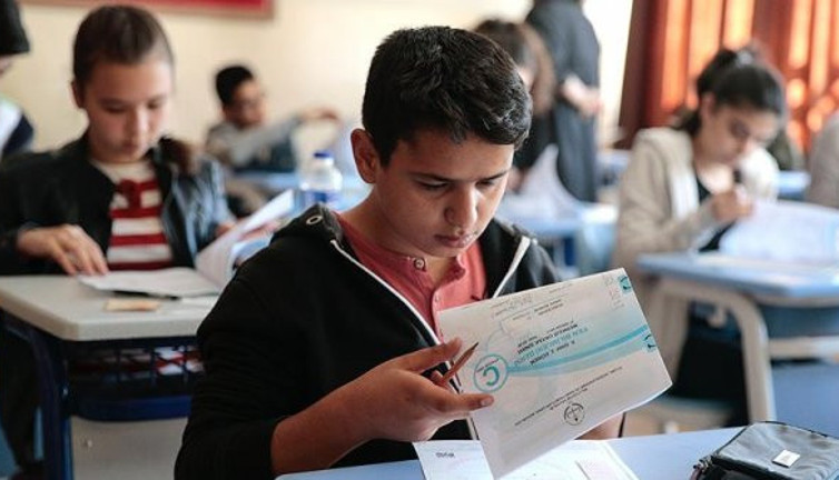 Liselerin boş kontenjan ve taban puanları açıklandı