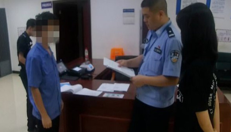 Genç kadına gizli kamera şoku! Banyodaki görüntüleri kayıt altına alınmış