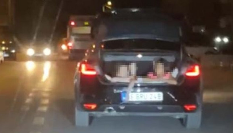 Çocukların otomobil bagajında ölüm-kalım yolculuğu