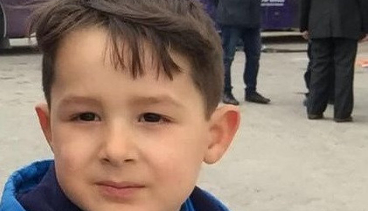 Tokat'ta feci olay: Minibüsten düşen çocuk hayatını kaybetti