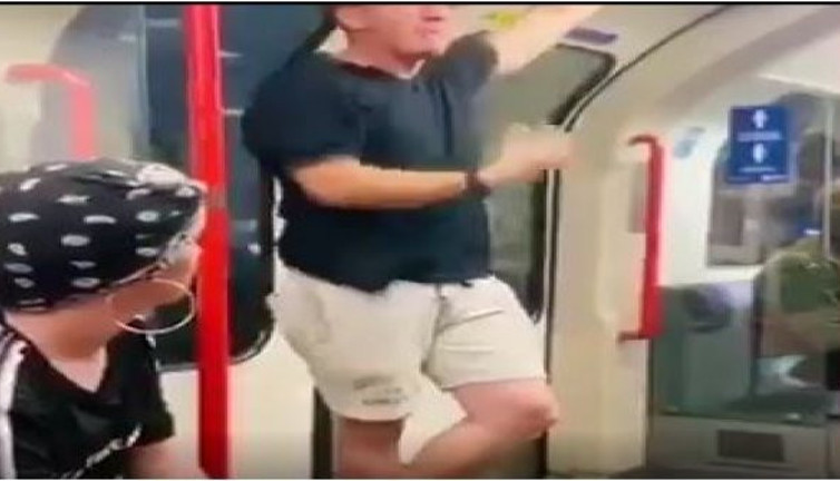 Metroda feci olay: Tek yumrukla yere serdi