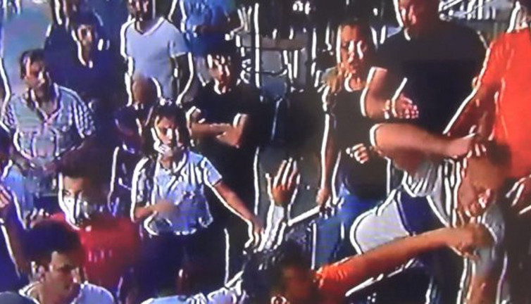 Bakkalda 13 yaşındaki çocuğa taciz iddiasına linç girişimi