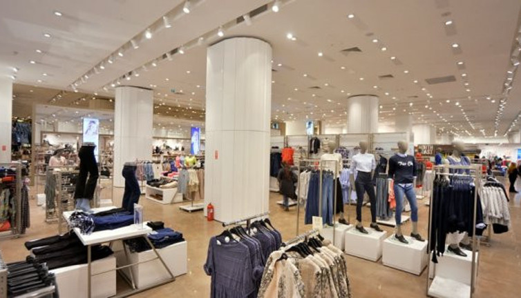 Ünlü giyim mağazası binlerce kişiyi işten çıkarıyor
