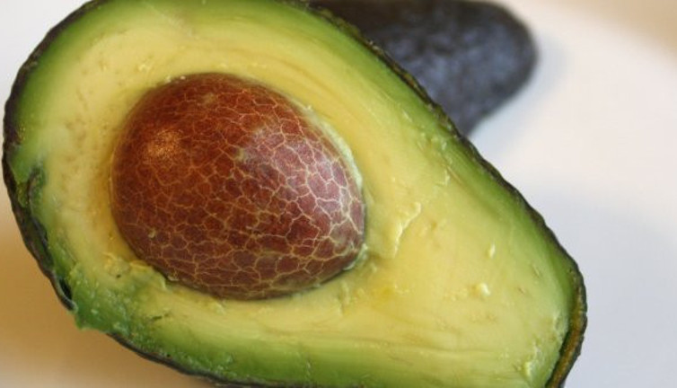 Gün aşırı yarısını yemek yeterli! Bu meyve vitamin ve şifa kaynağı!