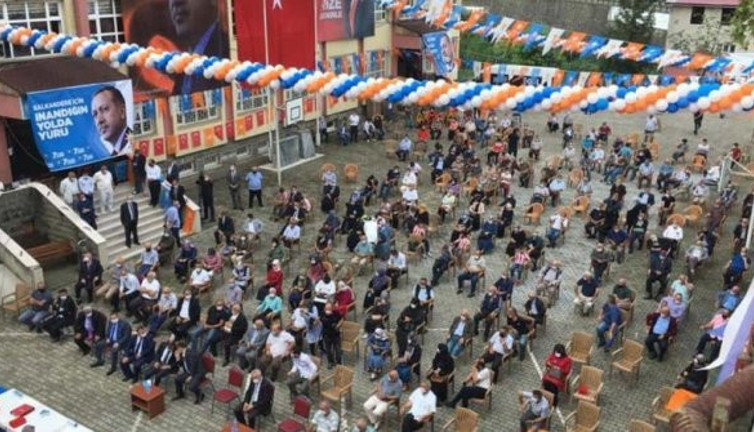 Siyaset okula girdi! CHP ve İYİ Parti tepki gösterdi! Milli Eğitim Müdürü'nün istifası istendi