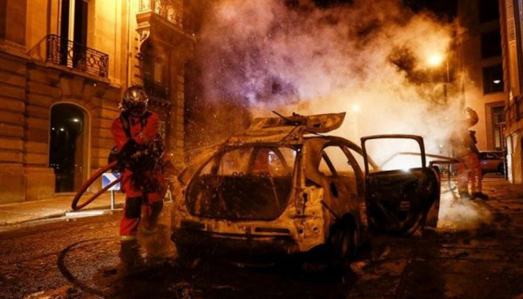 Paris kaçan şampiyonluğa yanıyor: 83 gözaltı!