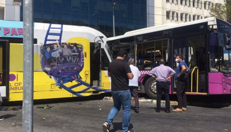 Bağcılar'da tramvay İETT otobüsünü biçti
