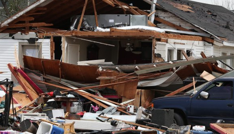 Laura kasıp kavurdu: 500 bin kişi kaçıyor