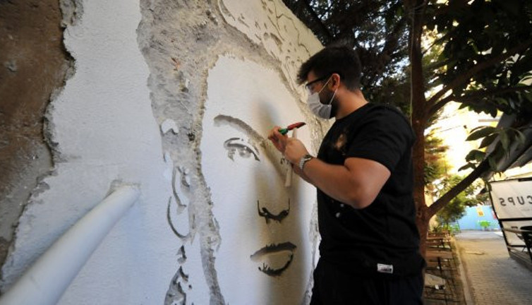 Duvarları kırarak sanat yapıyorlar! Frida Kahlo portesi şaşkına çevirdi