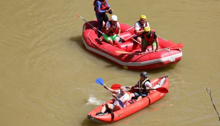 Binali Yıldırım'ı hiç böyle görmediniz! Tüm gücüyle küreğe asıldı