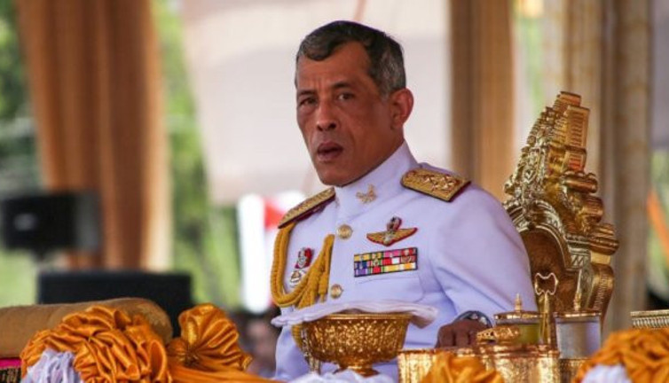 Kral olmak vardı hapse attırdığı sevgilisini affetti tekrar yanına aldı