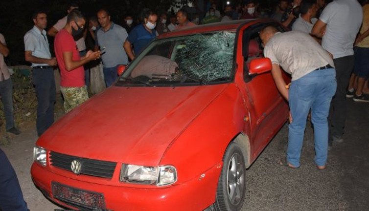 Aydın'da trafik kazası! 100 metre sürüklendi yakınları yolu kapattı