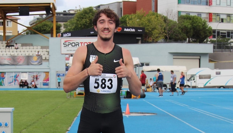 Berke Akçam’dan tarihi performans