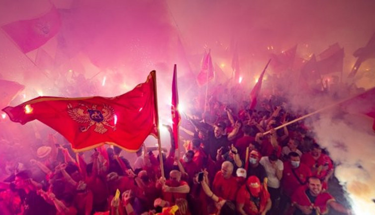 Karadağ'da iktidar yanlılarından protesto