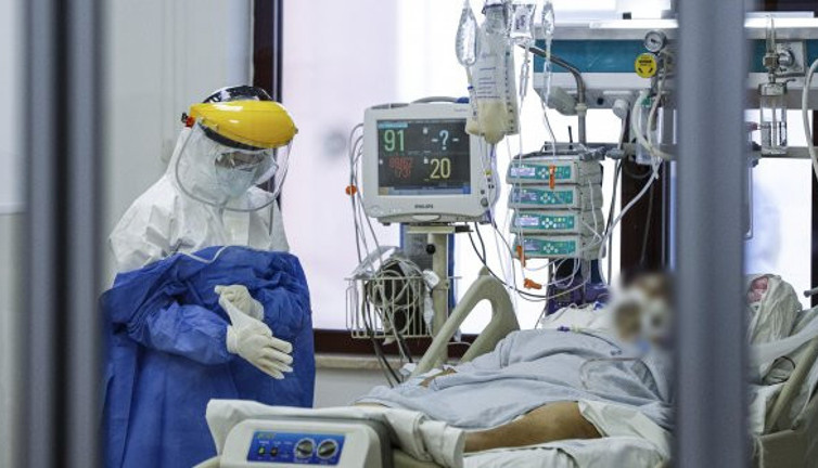 Korona virüsün ikinci kez zirve yapacağı tarihi açıkladı… Türk Eczacılar Birliği Başkanı Erdoğan Çolak, önlemler almak gerekiyor diyerek uyardı