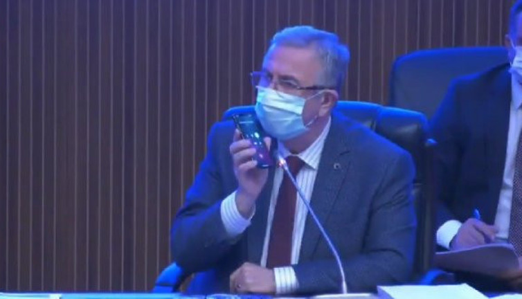 Mansur Yavaş, “Hemen telefonumu getirin” dedi, AKP'li üyenin iddiasını herkesin önünde çürüttü