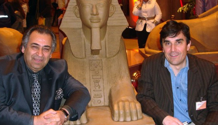 Macron’un ders vermeye kalktığı gazeteciyi El Kaide 124 gün rehin almıştı, Efsane gazeteci Muammer Elveren paylaştı