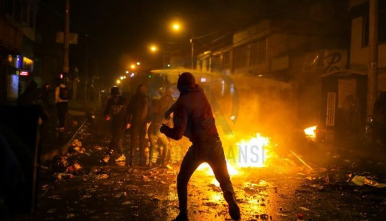 Kolombiya'da gösterilerde kan aktı: 10 ölü