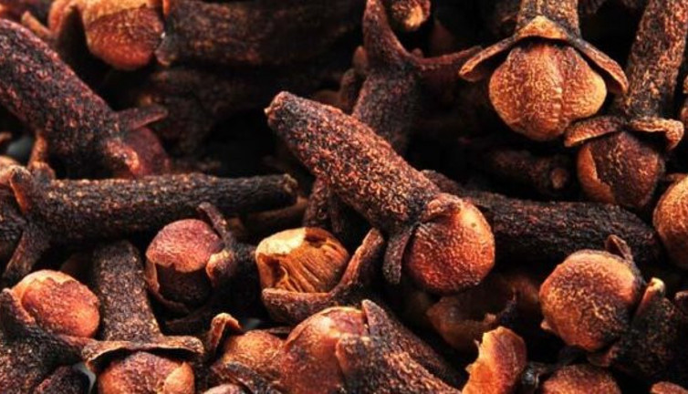 Her sabah bir tatlı kaşığı şifa kaynağı! Boğaz ağrısına birebir